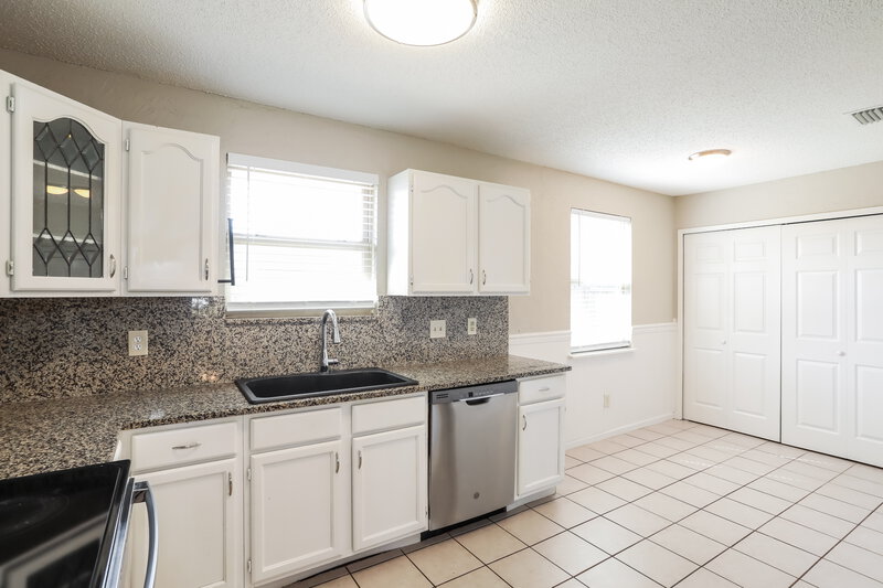 2,245/Mo, 10576 Inverness Dr Jacksonville, FL 32257 Kitchen View 3