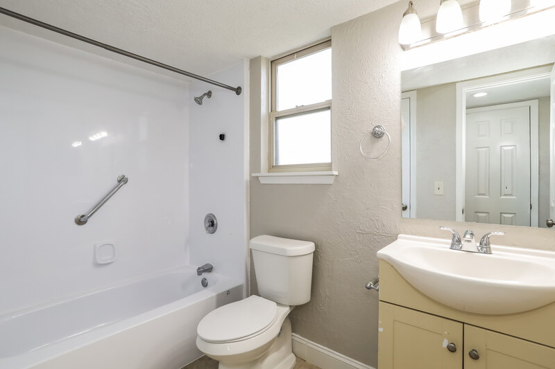 2,245/Mo, 10576 Inverness Dr Jacksonville, FL 32257 Bathroom View
