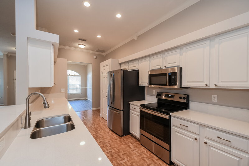 2,045/Mo, 2941 Turning Leaf Ln Jacksonville, FL 32221 Kitchen View 2