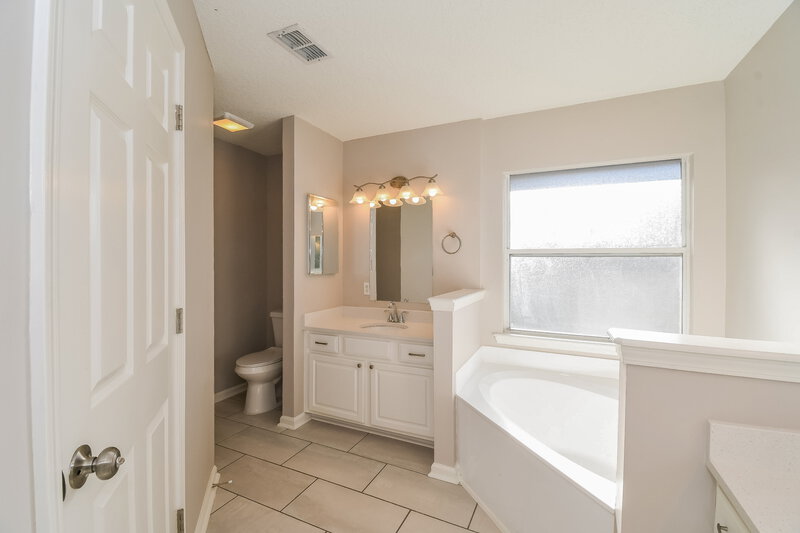 2,045/Mo, 2941 Turning Leaf Ln Jacksonville, FL 32221 Main Bathroom View