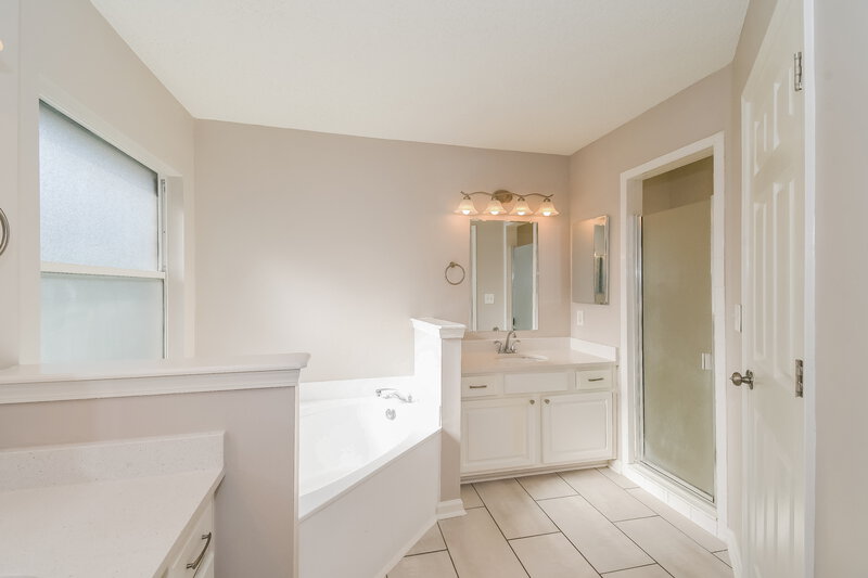 2,045/Mo, 2941 Turning Leaf Ln Jacksonville, FL 32221 Main Bathroom View 2