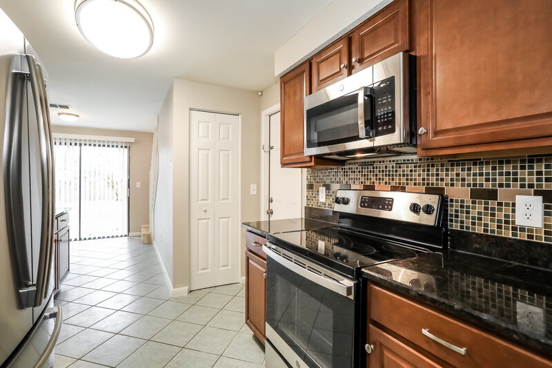 1,965/Mo, 10324 Arrow Forest Ct Jacksonville, FL 32257 Kitchen View