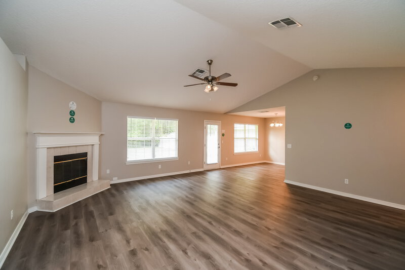 1,870/Mo, 10435 McGirts Creek Dr Jacksonville, FL 32221 Living Room View 2