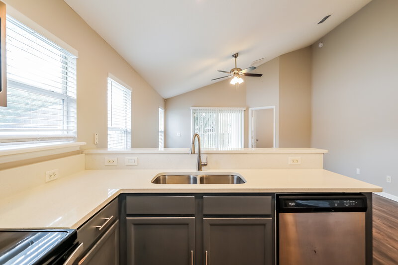 1,795/Mo, 1567 Canopy Oaks Dr Orange Park, FL 32065 Kitchen View 2