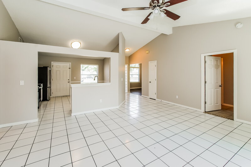 2,130/Mo, 3750 Barbizon Cir S Jacksonville, FL 32257 Living Room View 2