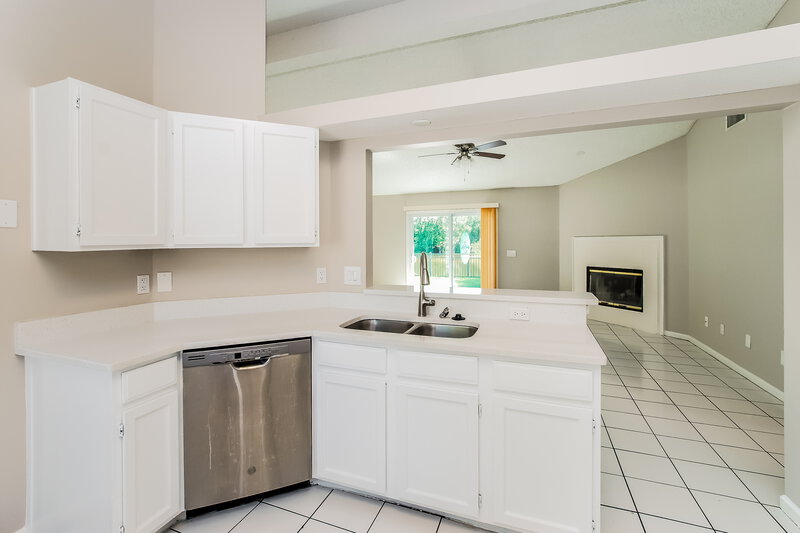 2,130/Mo, 3750 Barbizon Cir S Jacksonville, FL 32257 Kitchen View 2