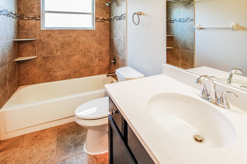 2,130/Mo, 3750 Barbizon Cir S Jacksonville, FL 32257 Main Bathroom View