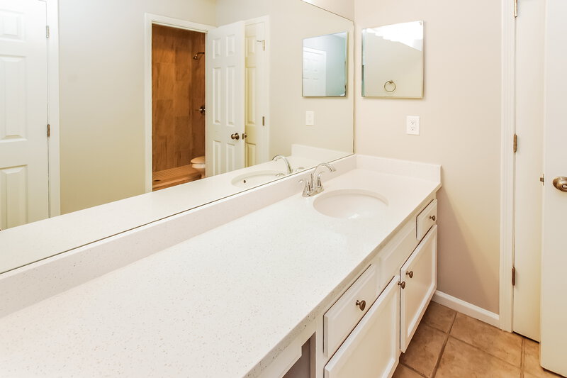 2,130/Mo, 3750 Barbizon Cir S Jacksonville, FL 32257 Bathroom View