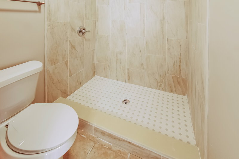 2,130/Mo, 3750 Barbizon Cir S Jacksonville, FL 32257 Bathroom View 2