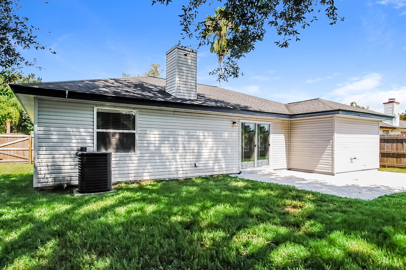 2,130/Mo, 3750 Barbizon Cir S Jacksonville, FL 32257 Rear View