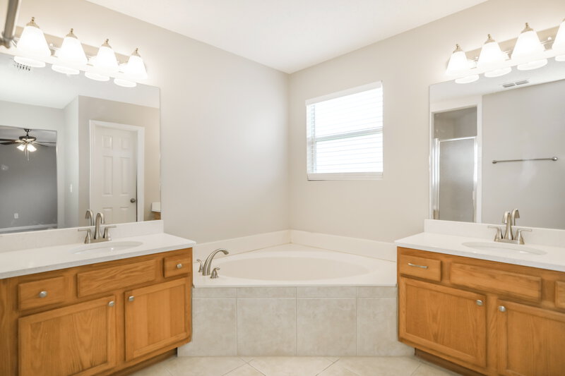 3,060/Mo, 2222 Thomas Lynch Ct Orange Park, FL 32073 Main Bathroom View
