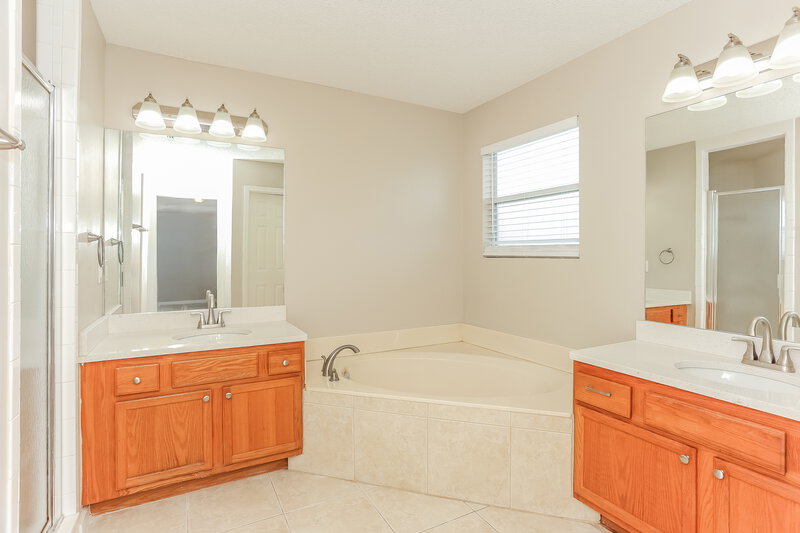 2,265/Mo, 2222 Thomas Lynch Ct Orange Park, FL 32073 Main Bathroom View
