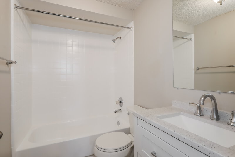 2,280/Mo, 11159 Wethersfield Ct Jacksonville, FL 32257 Main Bathroom View