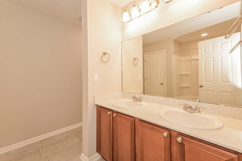 2,055/Mo, 171 Orient Dr St Augustine, FL 32092 Main Bathroom View