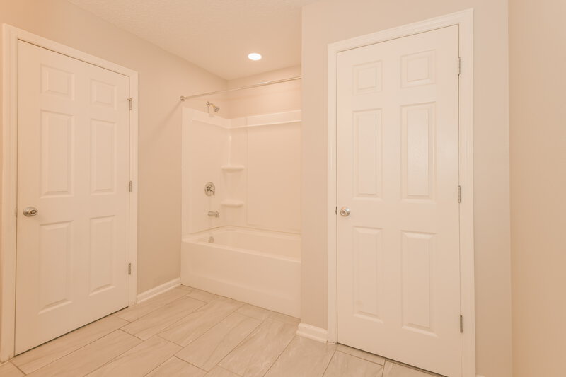 2,055/Mo, 171 Orient Dr St Augustine, FL 32092 Main Bathroom View 2