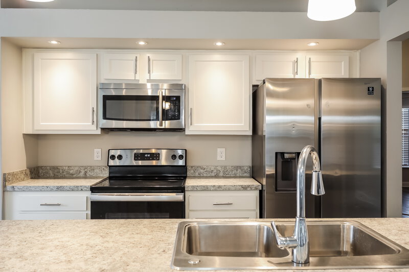 1,825/Mo, 7843 Collins Ridge Blvd E Jacksonville, FL 32244 Kitchen View 2