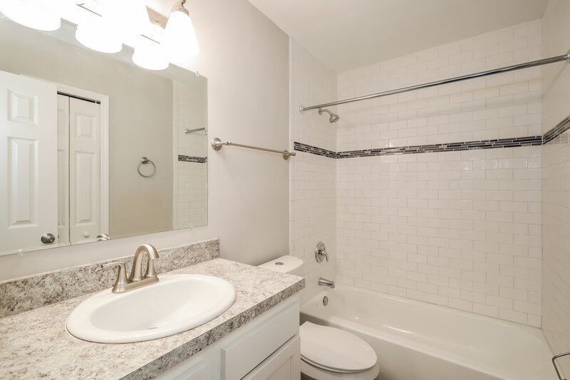 1,825/Mo, 7843 Collins Ridge Blvd E Jacksonville, FL 32244 Bathroom View