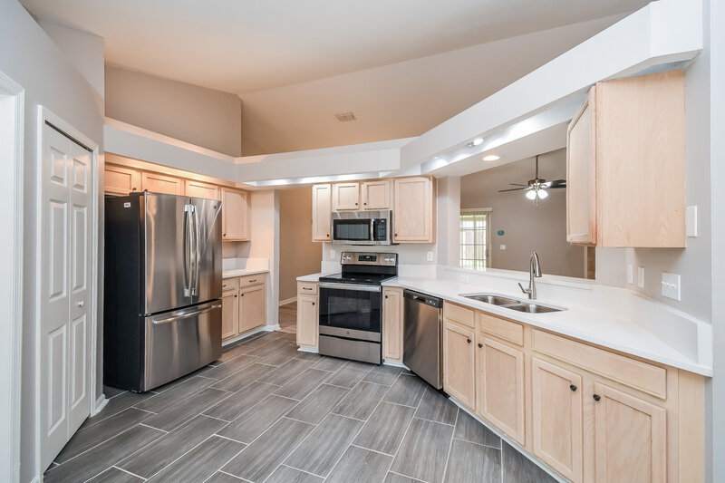 1,820/Mo, 7592 Invermere Blvd N Jacksonville, FL 32244 Kitchen View 2