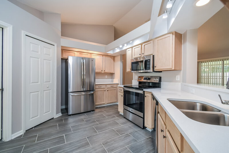 1,820/Mo, 7592 Invermere Blvd N Jacksonville, FL 32244 Kitchen View 3