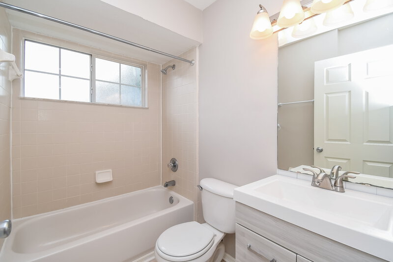 1,820/Mo, 7592 Invermere Blvd N Jacksonville, FL 32244 Bathroom View