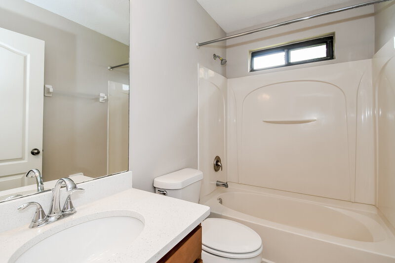 1,975/Mo, 10159 Carriage House Ct Jacksonville, FL 32221 Bathroom View 2