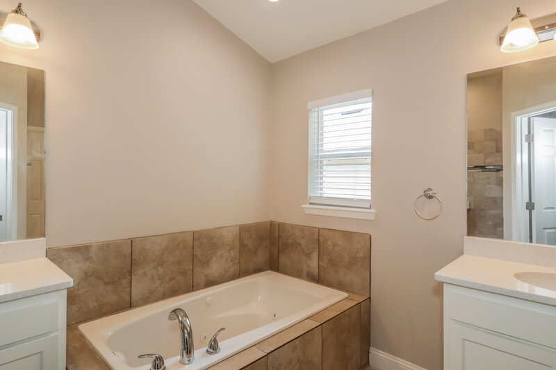 2,870/Mo, 8041 Byrd Landing Ct Jacksonville, FL 32244 Main Bathroom View