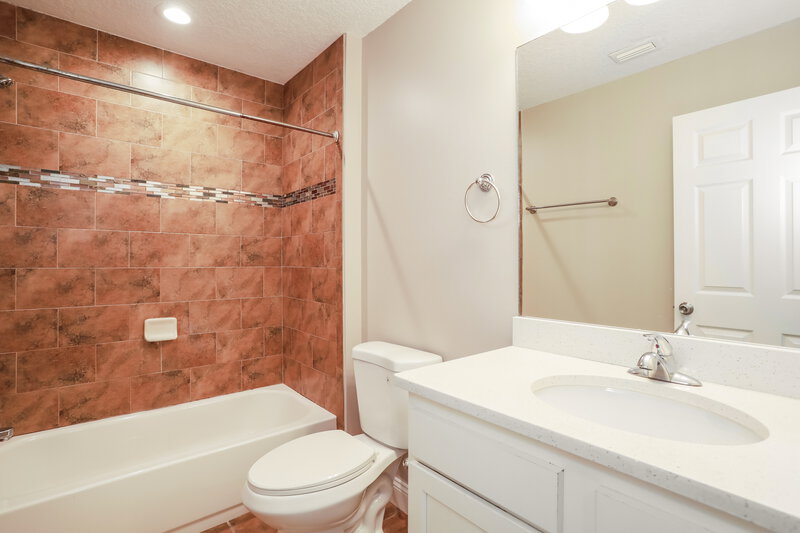 2,000/Mo, 8041 Byrd Landing Ct Jacksonville, FL 32244 Bathroom View