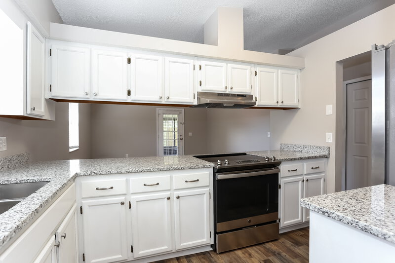1,950/Mo, 10921 Mindanao Dr S Jacksonville, FL 32246 Kitchen View