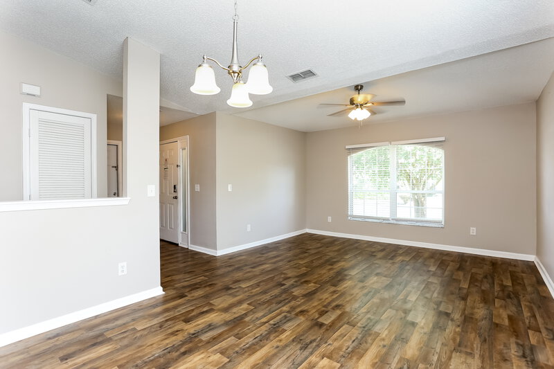 1,950/Mo, 10921 Mindanao Dr S Jacksonville, FL 32246 Den View