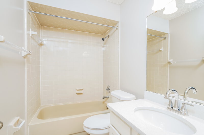 1,895/Mo, 2677 Aberdeen Ct Orange Park, FL 32065 Bathroom View