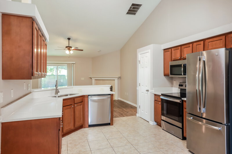 2,025/Mo, 7940 Collins Bay Ct Jacksonville, FL 32244 Kitchen View