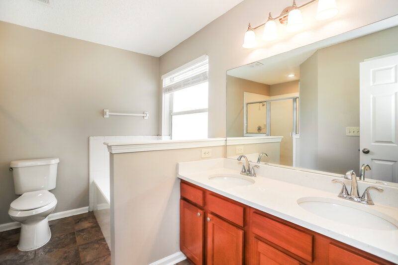 2,025/Mo, 7940 Collins Bay Ct Jacksonville, FL 32244 Main Bathroom View