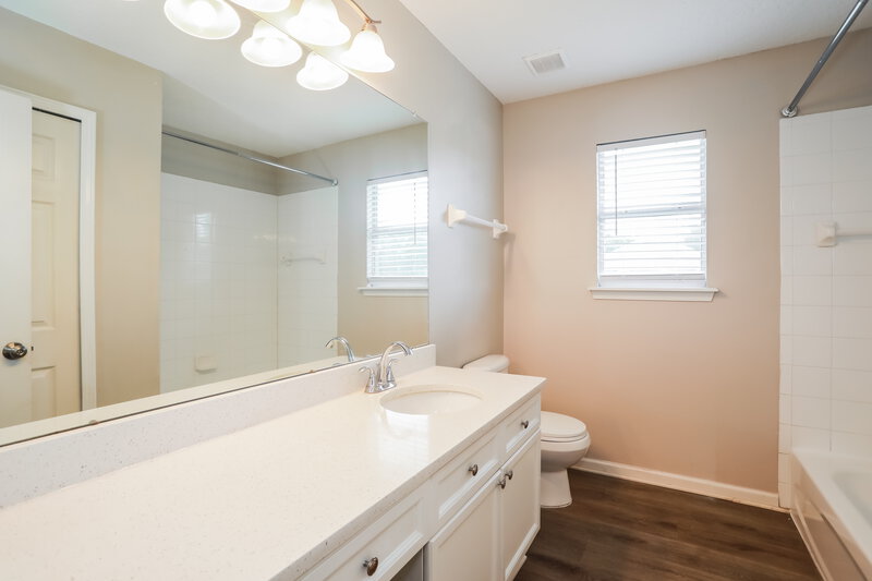 0/Mo, 3016 Stonewood Way Orange Park, FL 32065 Main Bathroom View