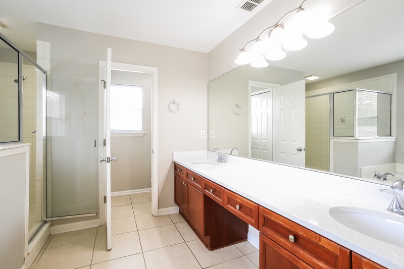 0/Mo, 3016 Stonewood Way Orange Park, FL 32065 Main Bathroom View 2