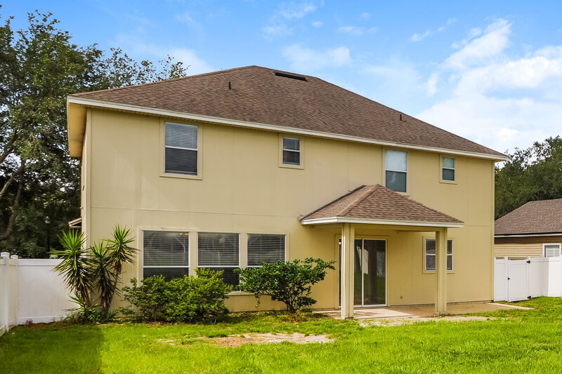 0/Mo, 3016 Stonewood Way Orange Park, FL 32065 Rear View