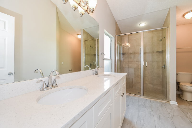 2,280/Mo, 3306 Lake Effie Ct N Jacksonville, FL 32277 Main Bathroom View