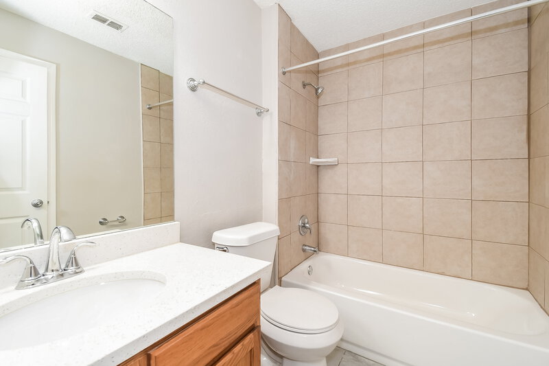 2,280/Mo, 3306 Lake Effie Ct N Jacksonville, FL 32277 Bathroom View