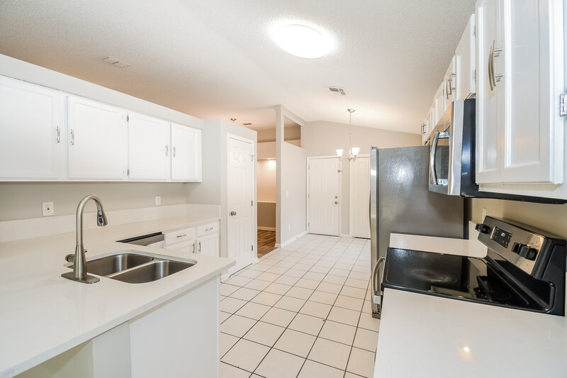 2,015/Mo, 7547 Ginger Tea Trail W Jacksonville, FL 32244 Kitchen View