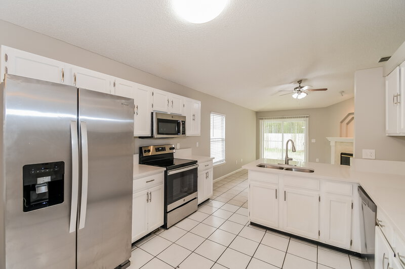 2,015/Mo, 7547 Ginger Tea Trail W Jacksonville, FL 32244 Kitchen View 2