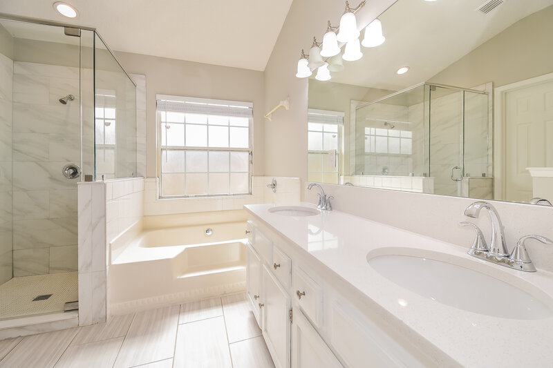 2,015/Mo, 7547 Ginger Tea Trail W Jacksonville, FL 32244 Main Bathroom View