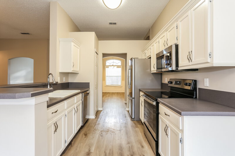 2,380/Mo, 1819 Burgess Hill Dr E Jacksonville, FL 32246 Kitchen View