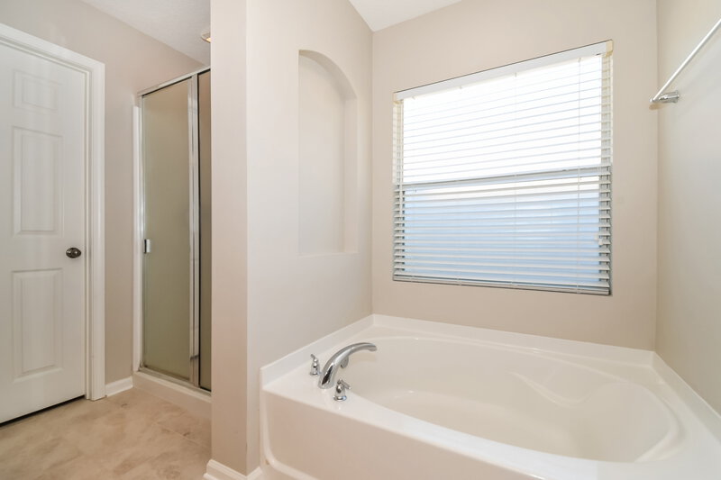2,030/Mo, 15865 Twin Creek Dr Jacksonville, FL 32218 Main Bathroom View 2
