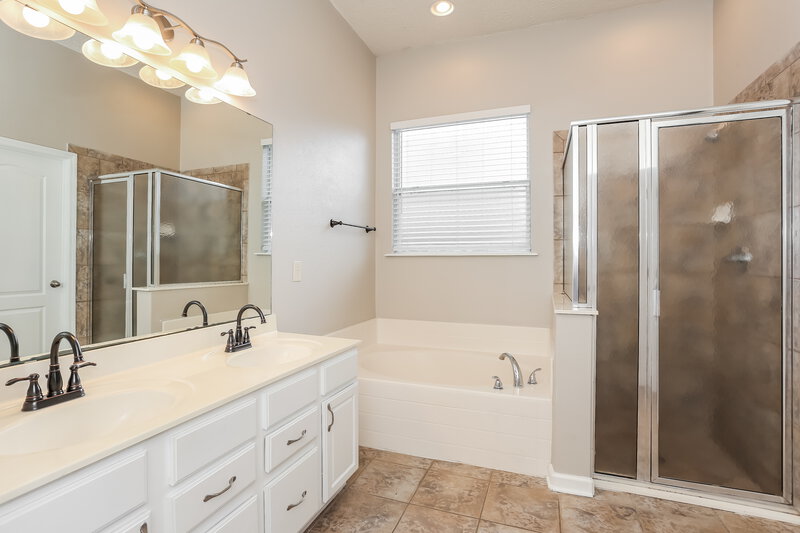 1,980/Mo, 1107 Morning Light Rd Jacksonville, FL 32218 Main Bathroom View 2