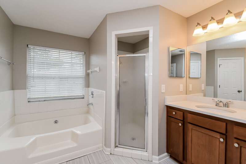 2,415/Mo, 12563 Reginald Dr Jacksonville, FL 32246 Main Bathroom View 2