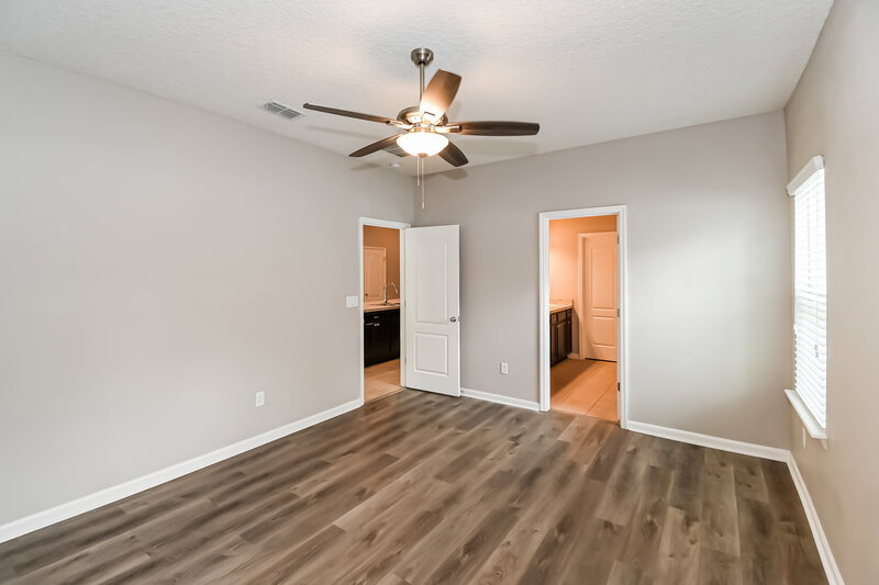 1,705/Mo, 11085 Haws Ln Jacksonville, FL 32218 Main Bathroom View