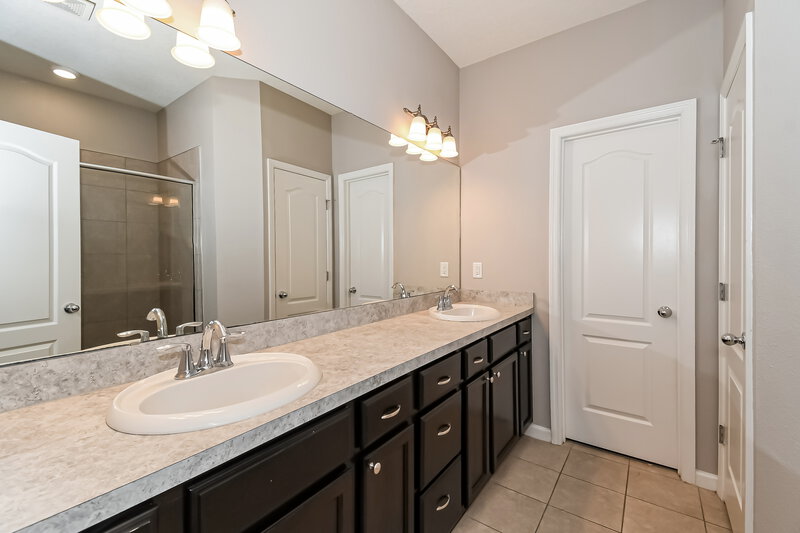 1,705/Mo, 11085 Haws Ln Jacksonville, FL 32218 Main Bathroom View 2