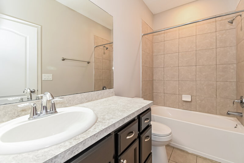 1,705/Mo, 11085 Haws Ln Jacksonville, FL 32218 Bathroom View