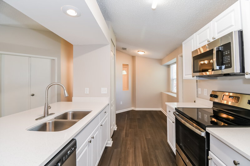 1,985/Mo, 4618 Wassail Dr Jacksonville, FL 32257 Kitchen View