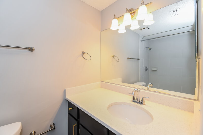 1,985/Mo, 4618 Wassail Dr Jacksonville, FL 32257 Main Bathroom View