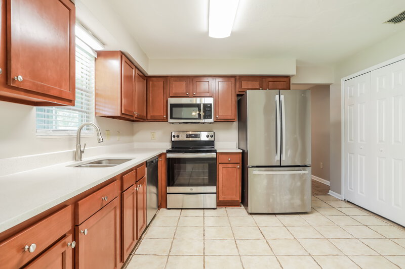 1,850/Mo, 2647 Beaumont Ct Orange Park, FL 32065 Kitchen View